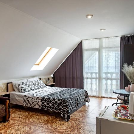 Olimp Hotell Zaliznyi Port Exteriör bild