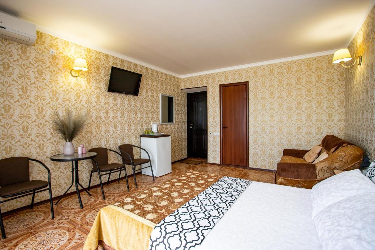 Olimp Hotell Zaliznyi Port Exteriör bild