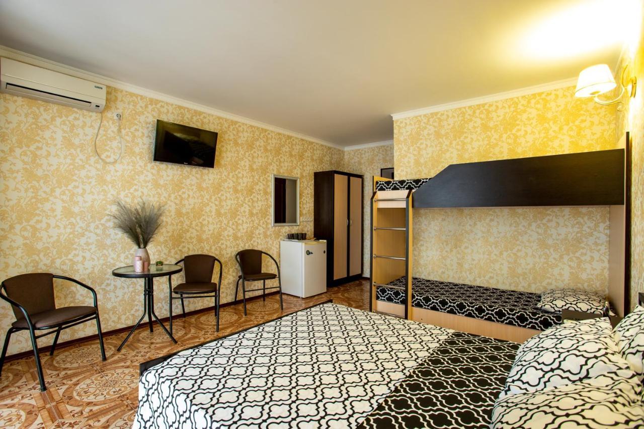 Olimp Hotell Zaliznyi Port Exteriör bild