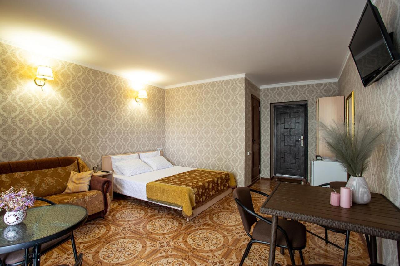 Olimp Hotell Zaliznyi Port Exteriör bild