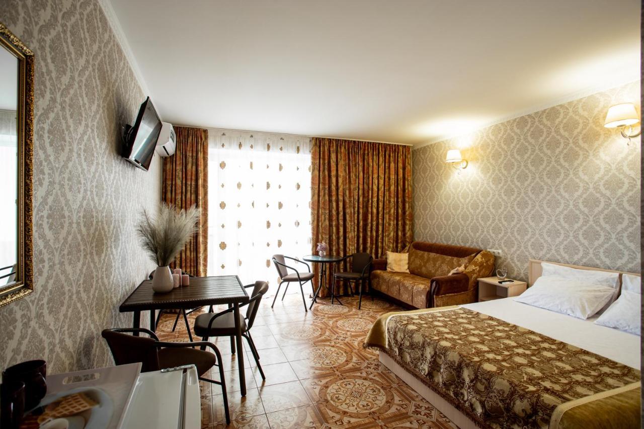 Olimp Hotell Zaliznyi Port Exteriör bild