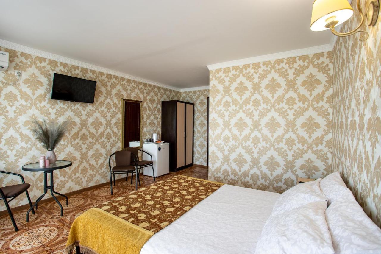 Olimp Hotell Zaliznyi Port Exteriör bild
