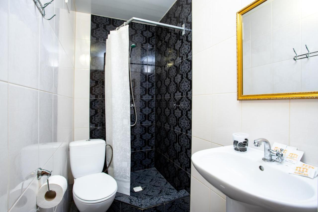 Olimp Hotell Zaliznyi Port Exteriör bild
