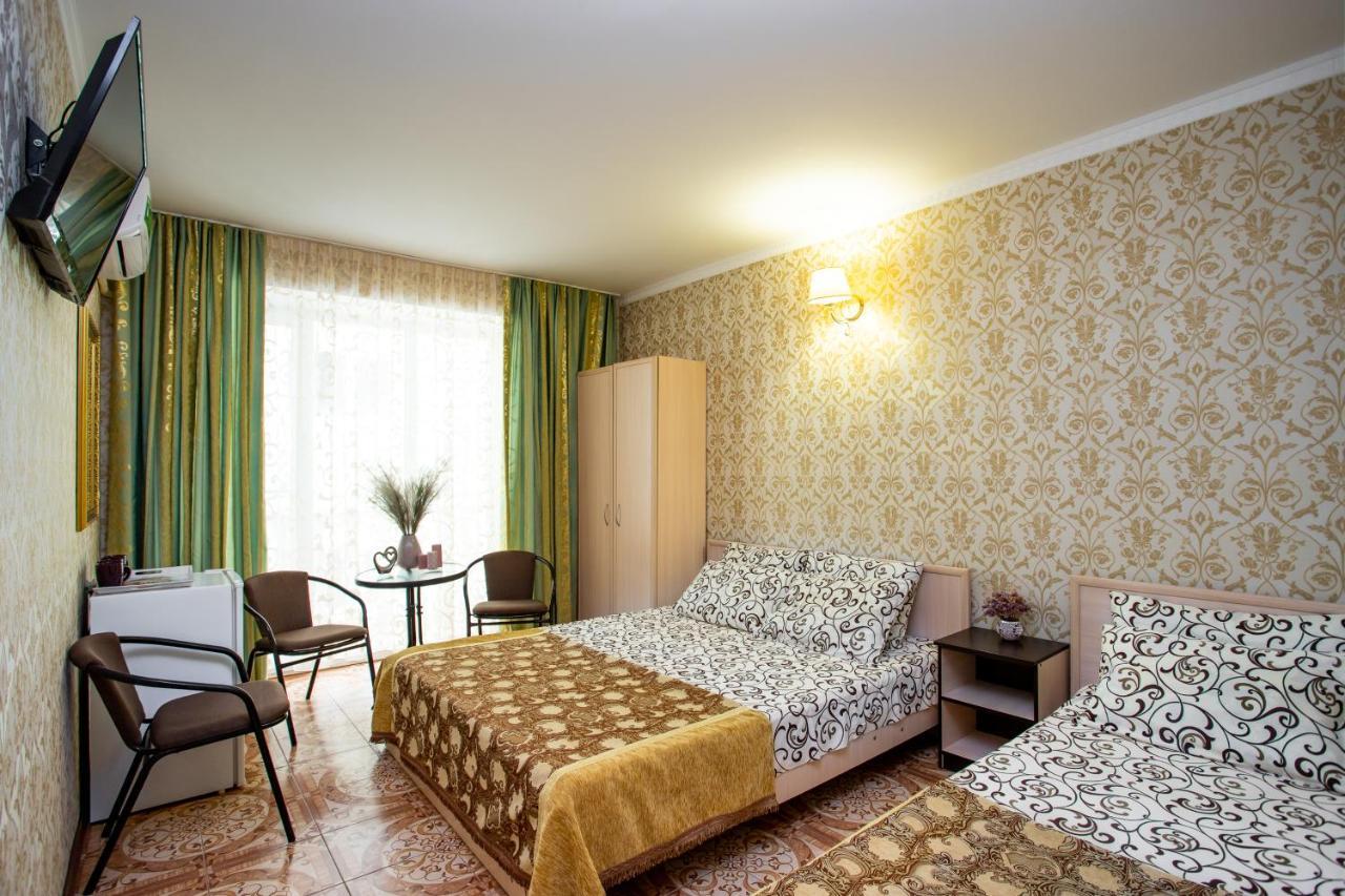 Olimp Hotell Zaliznyi Port Exteriör bild