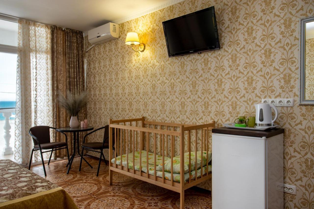 Olimp Hotell Zaliznyi Port Exteriör bild