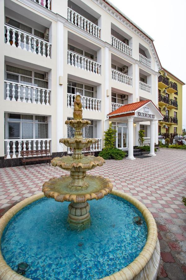 Olimp Hotell Zaliznyi Port Exteriör bild