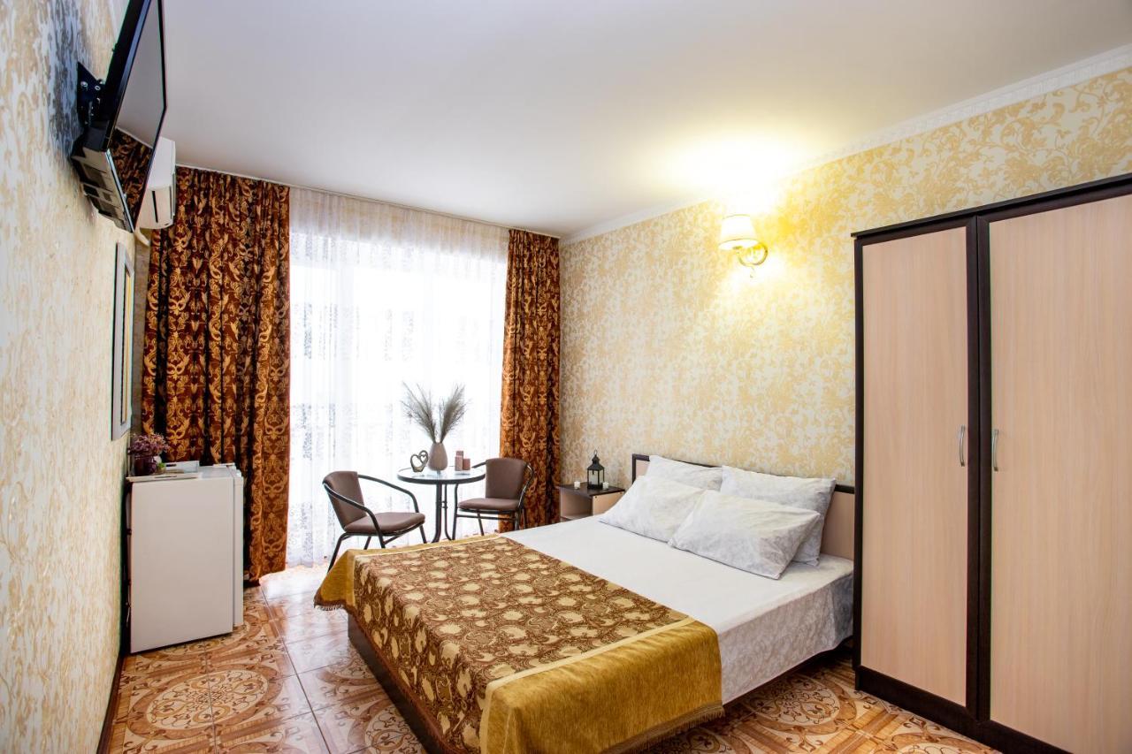 Olimp Hotell Zaliznyi Port Exteriör bild