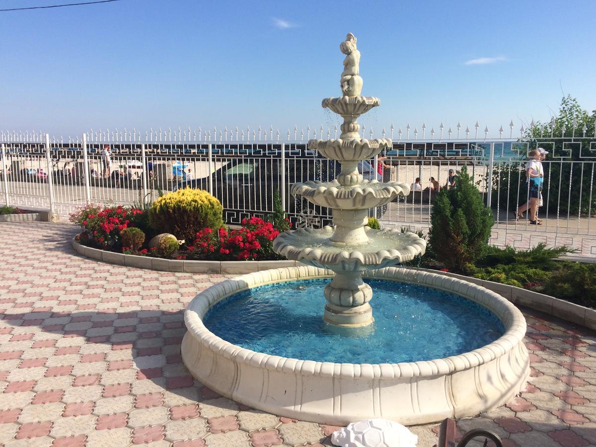 Olimp Hotell Zaliznyi Port Exteriör bild