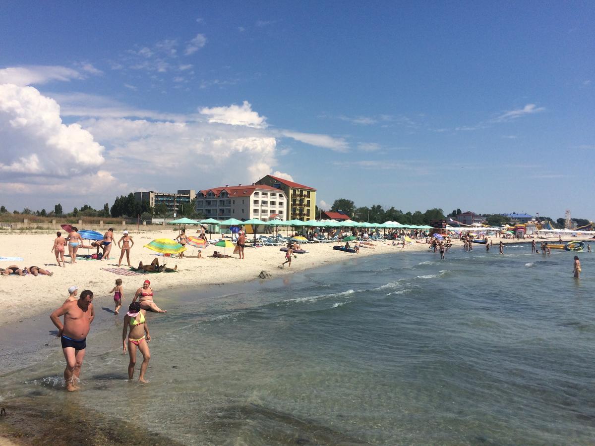 Olimp Hotell Zaliznyi Port Exteriör bild