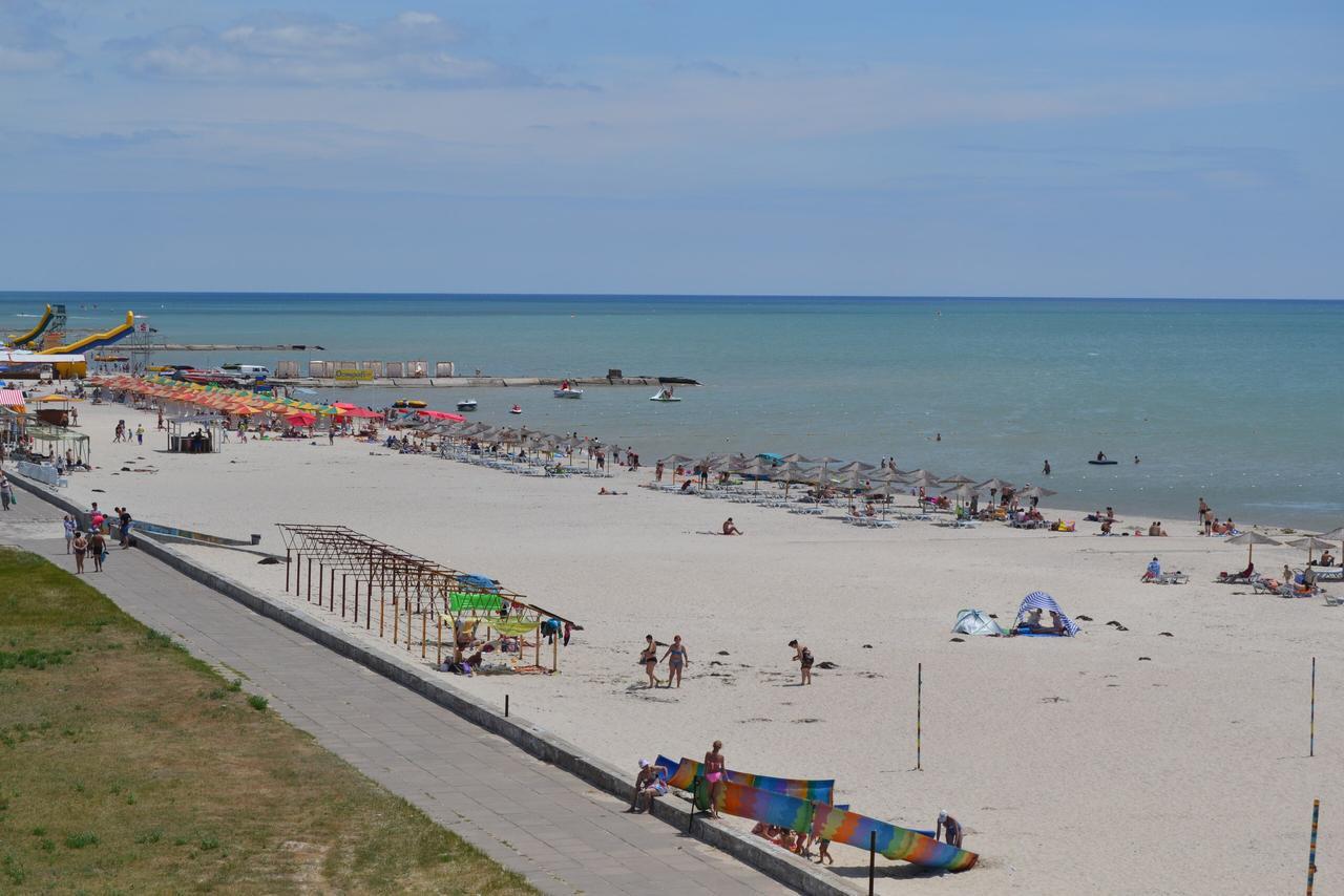Olimp Hotell Zaliznyi Port Exteriör bild