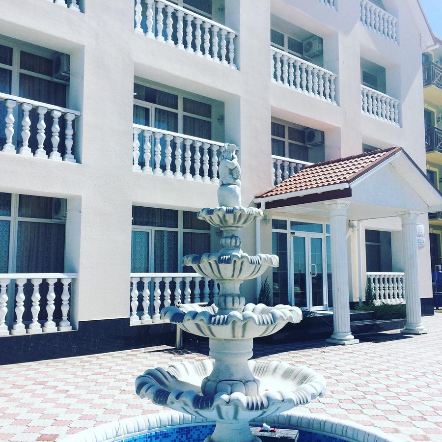 Olimp Hotell Zaliznyi Port Exteriör bild