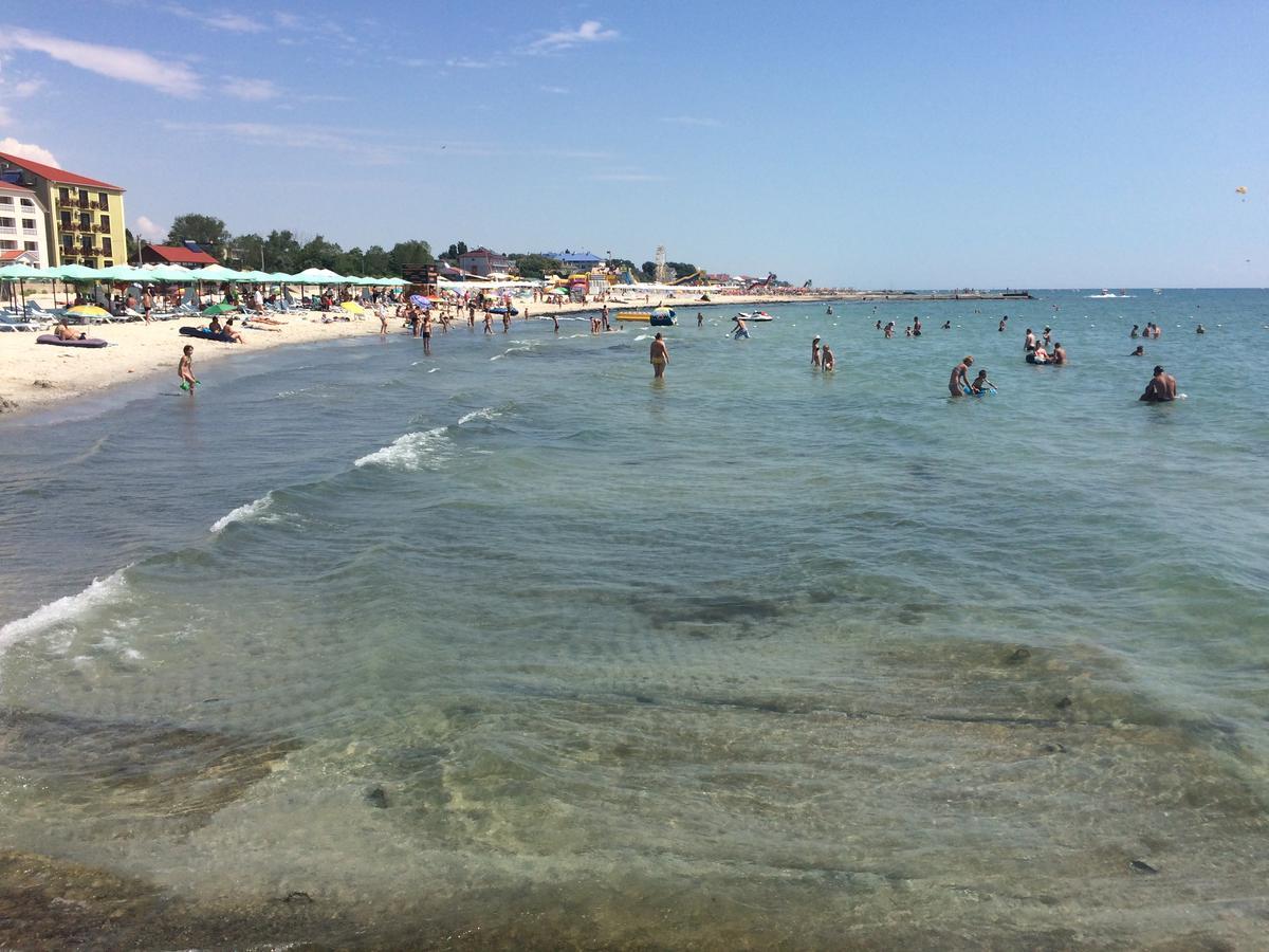 Olimp Hotell Zaliznyi Port Exteriör bild