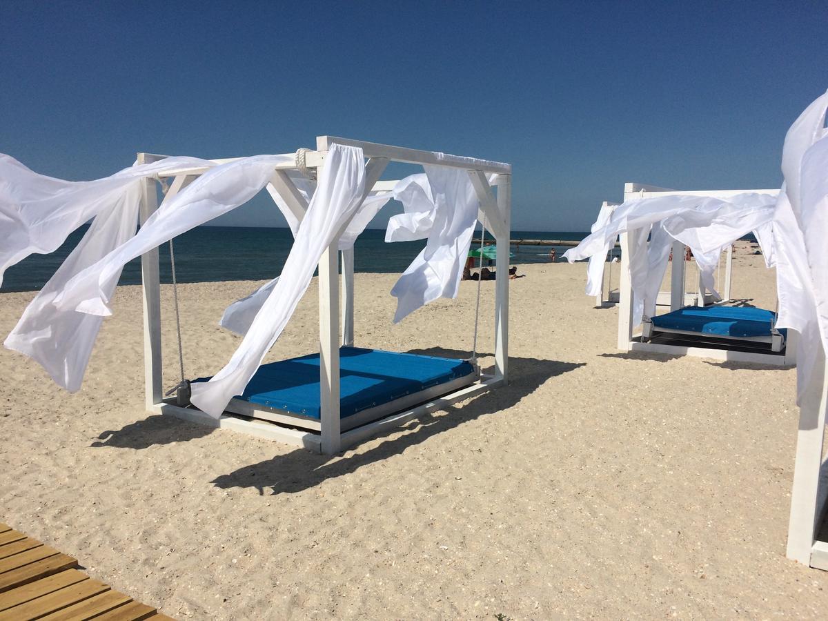 Olimp Hotell Zaliznyi Port Exteriör bild