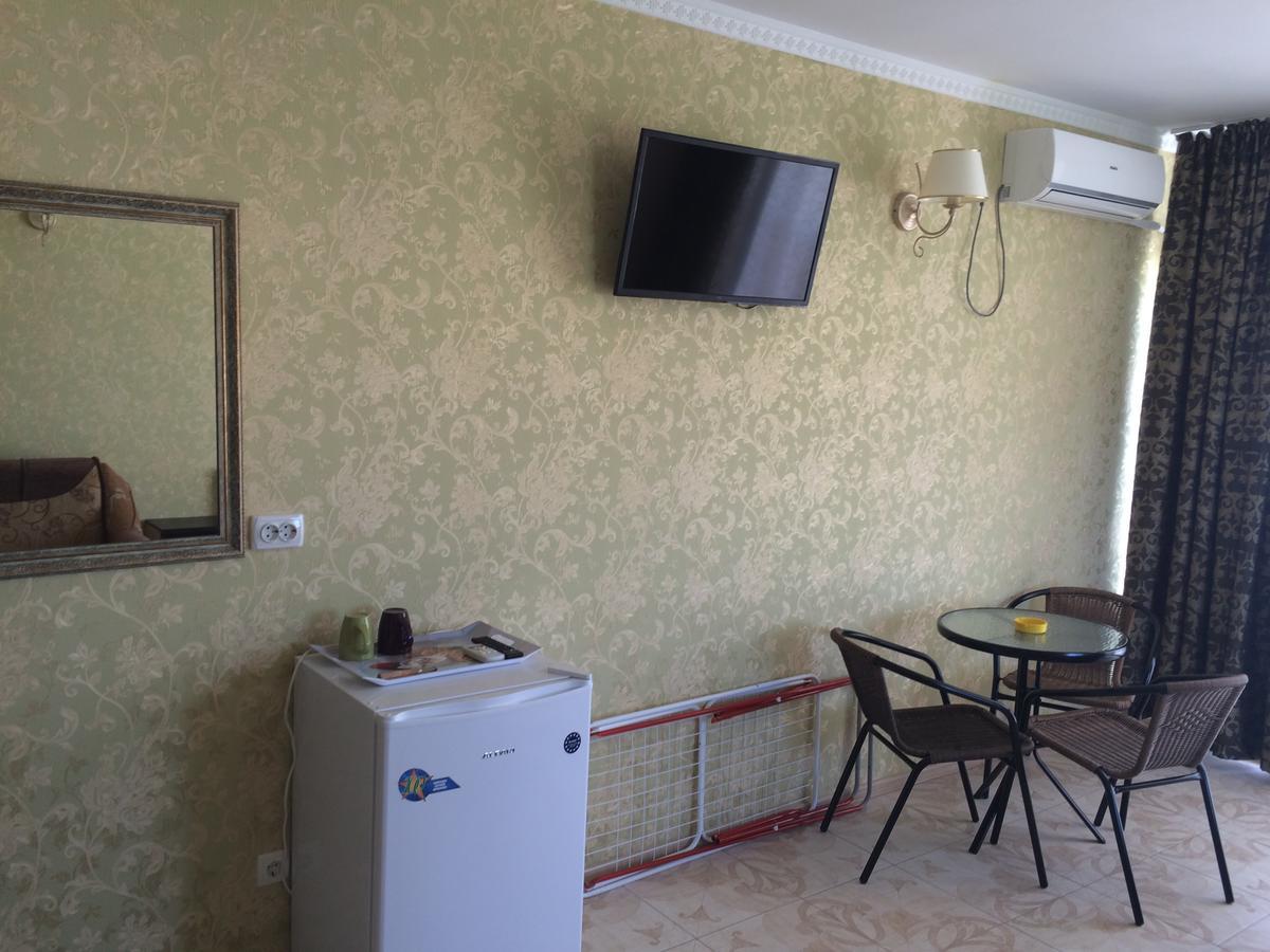 Olimp Hotell Zaliznyi Port Exteriör bild