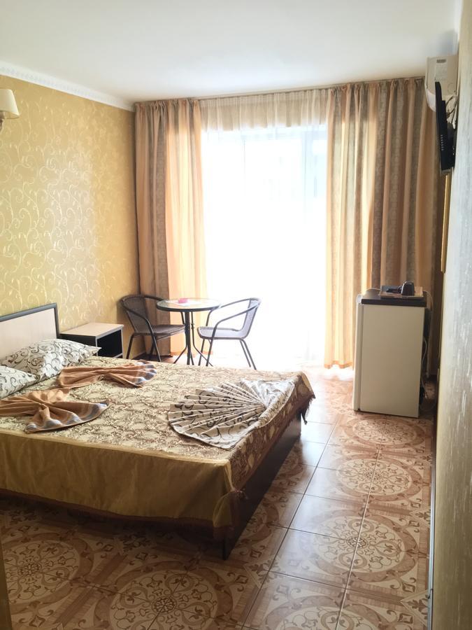 Olimp Hotell Zaliznyi Port Exteriör bild