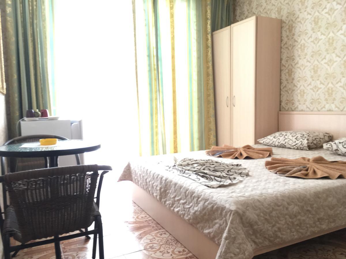 Olimp Hotell Zaliznyi Port Exteriör bild