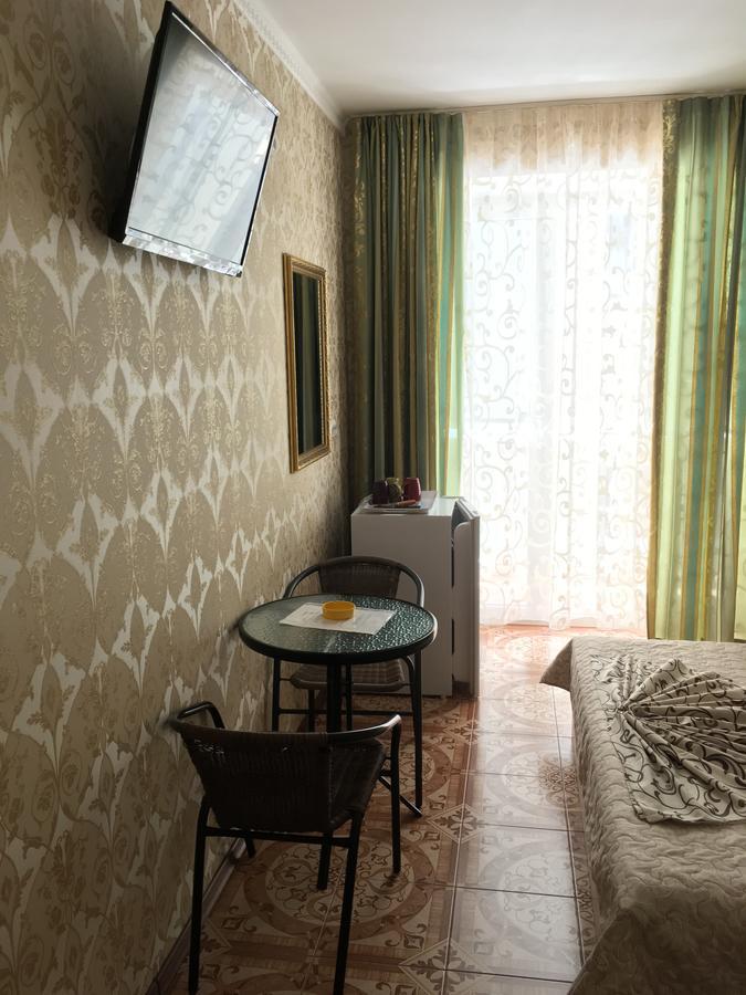 Olimp Hotell Zaliznyi Port Exteriör bild