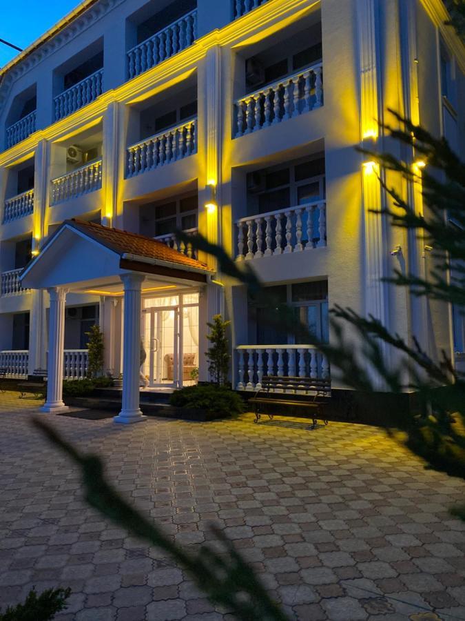 Olimp Hotell Zaliznyi Port Exteriör bild